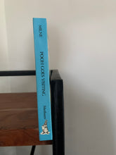 Pooh Goes Visiting - A Pooh Carousel Book