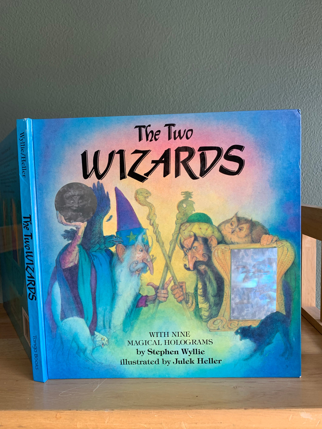The Two Wizards. A Magical Hologram Book